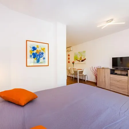 Evergreen アパート ザダル